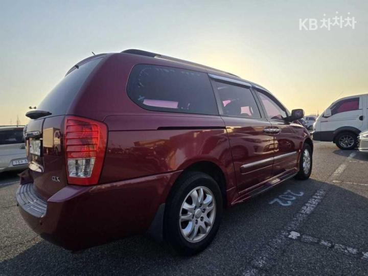 Kia Carnival R Grand GLX Base Type LPI 7