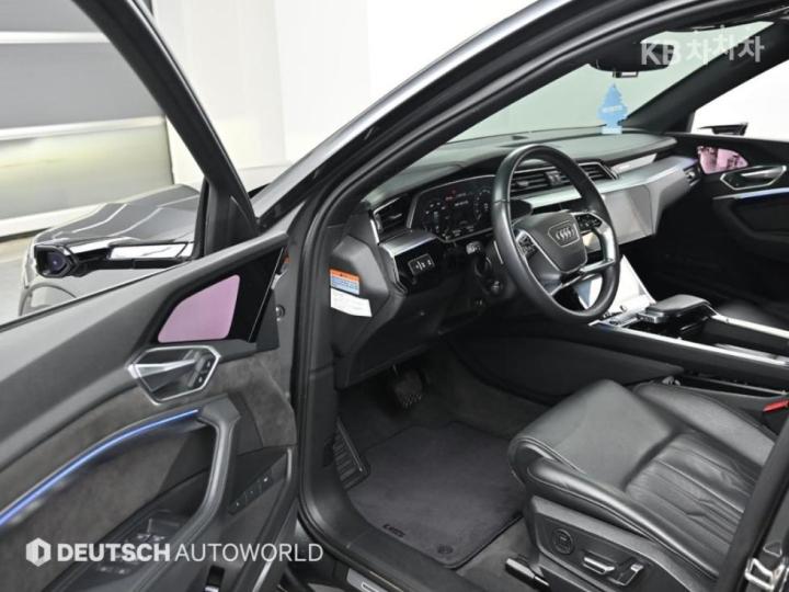Audi e-tron 55 Quattro Sportback Base Type 9