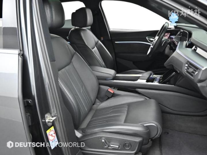 Audi e-tron 55 Quattro Sportback Base Type 10