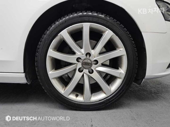 Audi A4 NEW 30 TDI B8 6