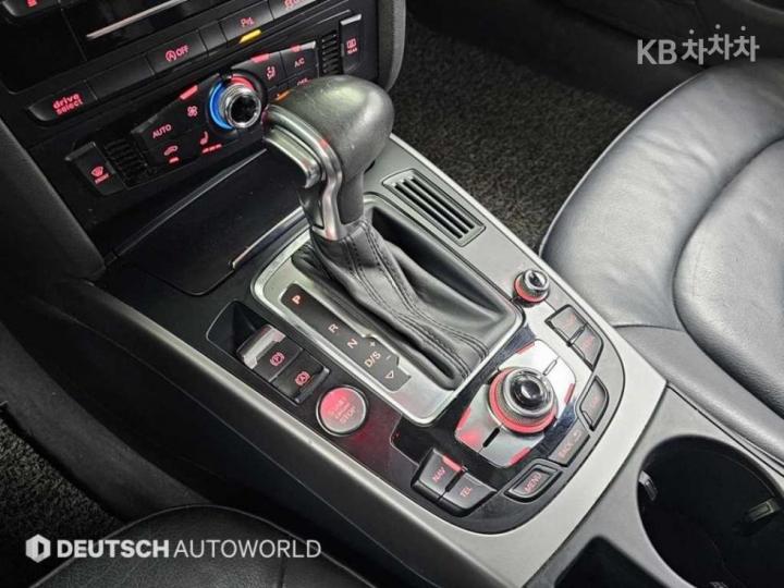 Audi A4 NEW 30 TDI B8 10