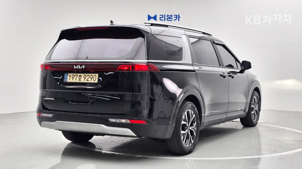 2022 - kia carnival