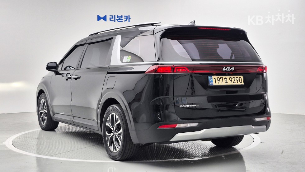 2022 - kia carnival