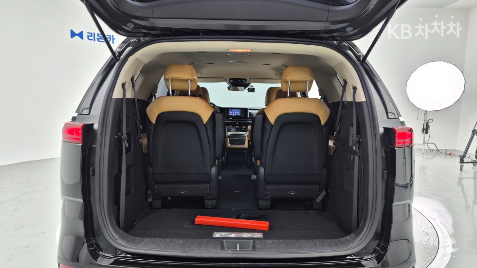 2022 - kia carnival