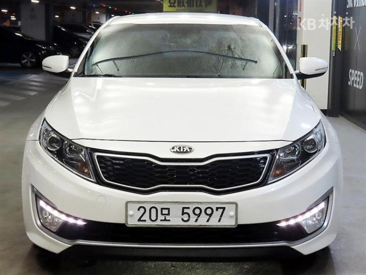 Kia K5 Hybrid Luxury 2