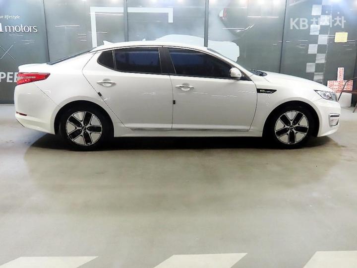 Kia K5 Hybrid Luxury 3