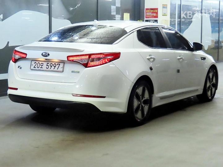 Kia K5 Hybrid Luxury 4