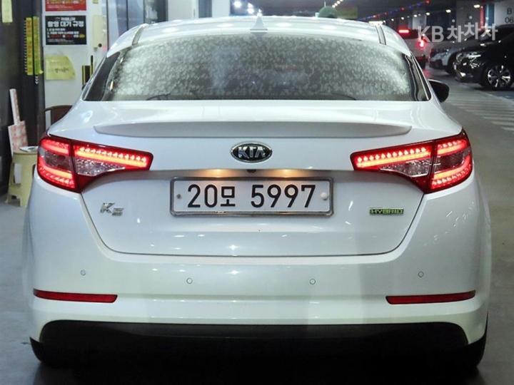 Kia K5 Hybrid Luxury 5