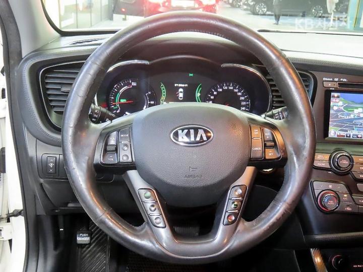 Kia K5 Hybrid Luxury 8