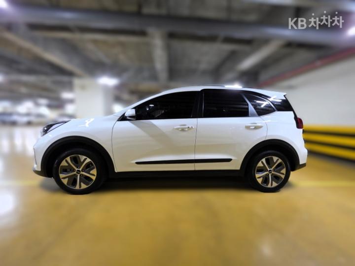 Kia Niro Plus EV Taxi The Essential Light 4