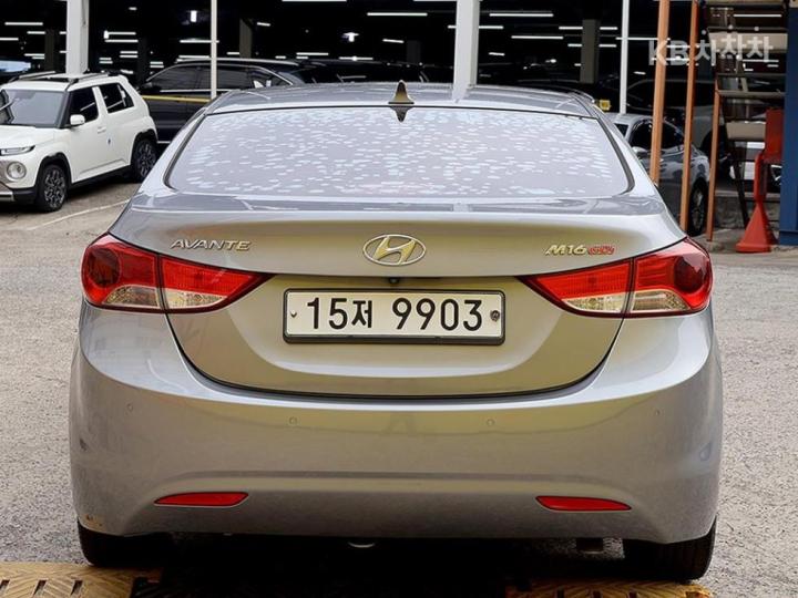 Hyundai Avante MD M16 GDi PREMIER 4