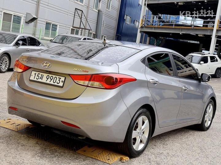 Hyundai Avante MD M16 GDi PREMIER 5