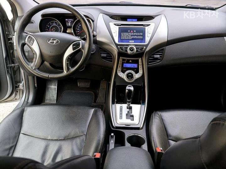 Hyundai Avante MD M16 GDi PREMIER 6