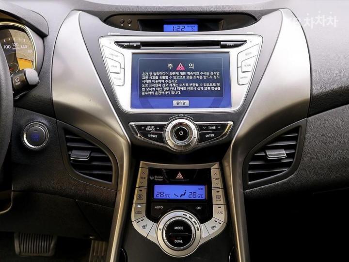 Hyundai Avante MD M16 GDi PREMIER 9