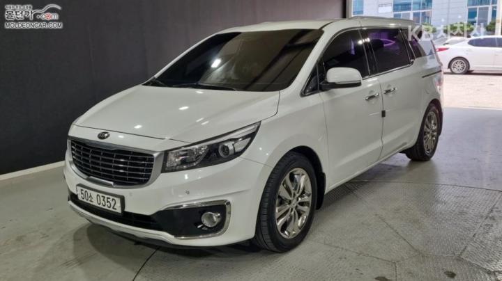 Kia Carnival 2.2 Diesel Limousine VIP