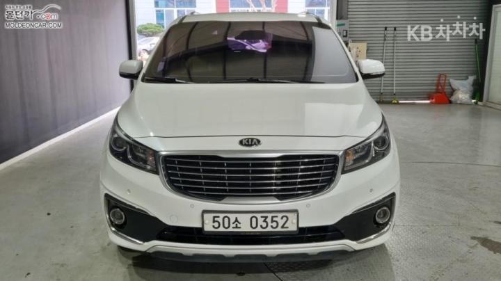 Kia Carnival 2.2 Diesel Limousine VIP 4