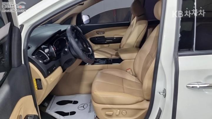 Kia Carnival 2.2 Diesel Limousine VIP 10