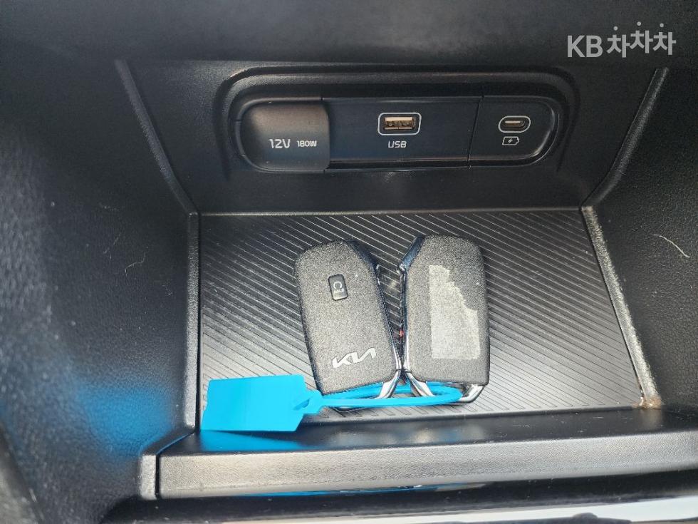 2022 - kia sportage