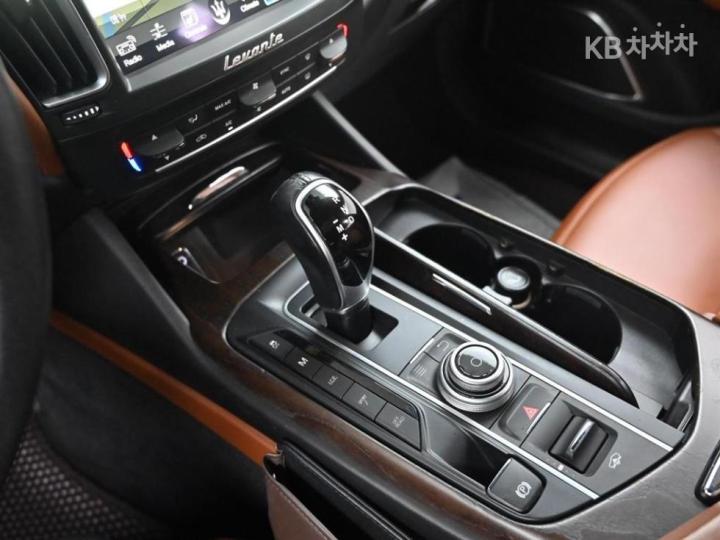 Maserati Levante 3.0 Diesel AWD Base Type 10