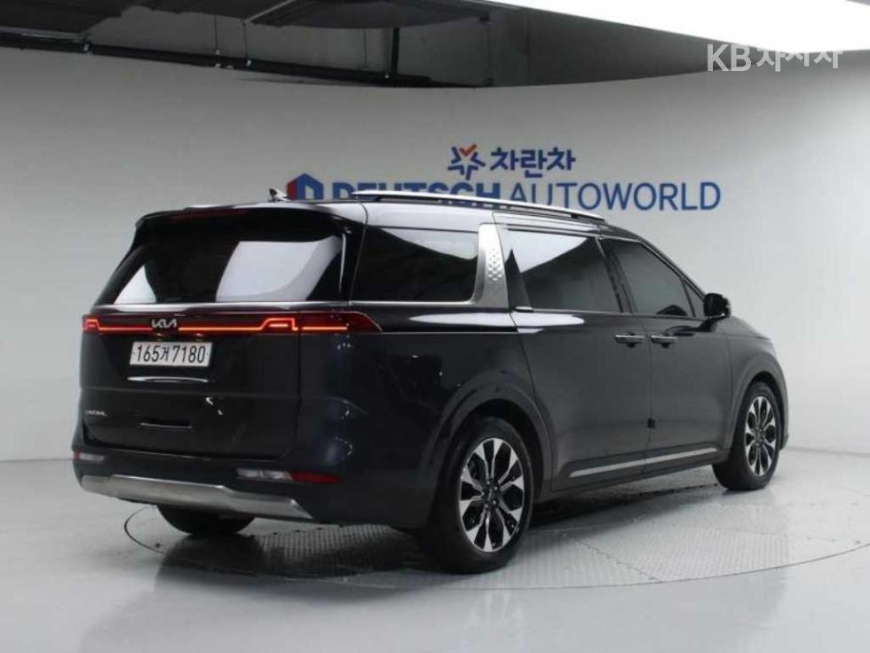 2023 - kia carnival