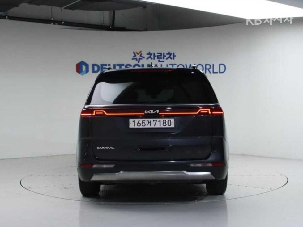 2023 - kia carnival