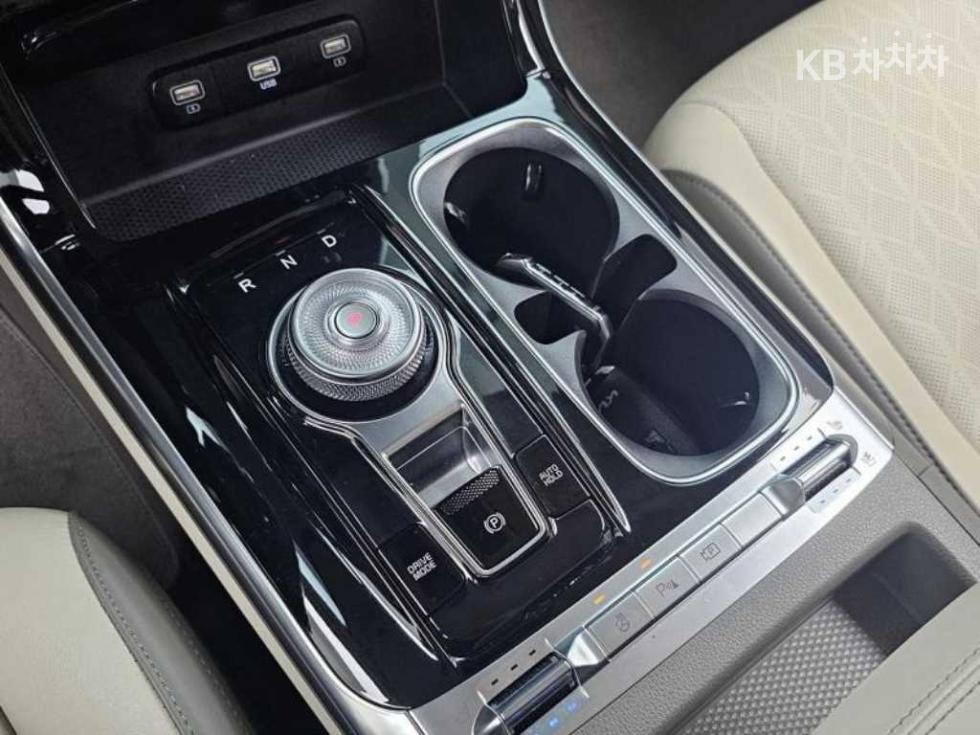 2023 - kia carnival