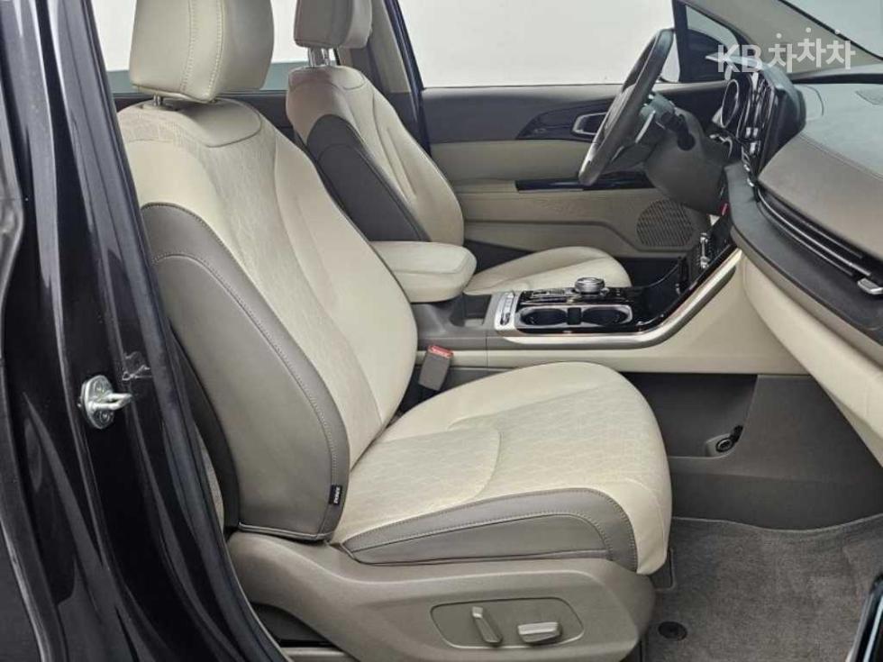 2023 - kia carnival