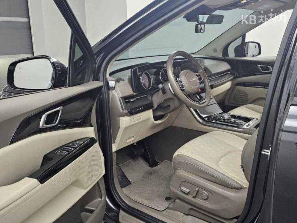 2023 - kia carnival