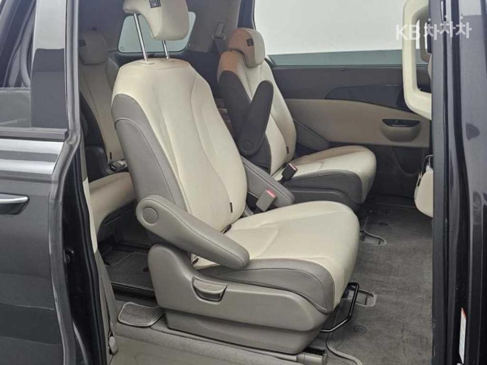 2023 - kia carnival