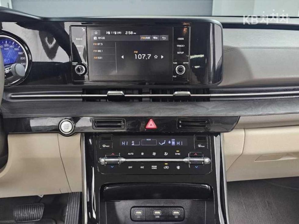 2023 - kia carnival