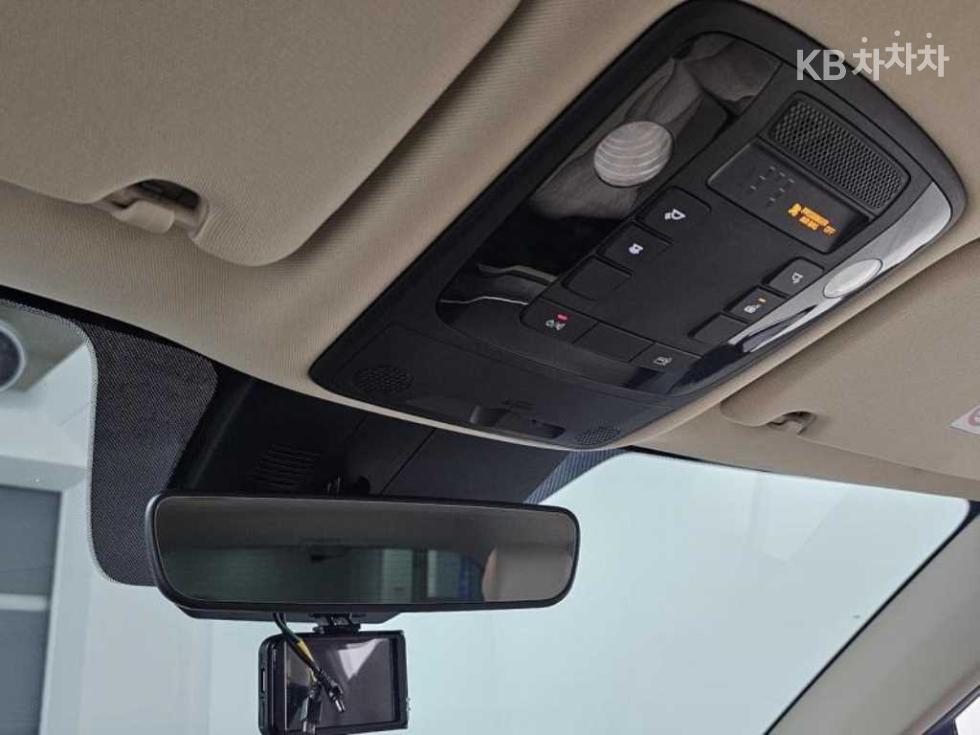 2023 - kia carnival