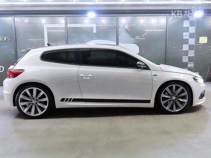 Volkswagen Scirocco 2.0 TDI R-line 4
