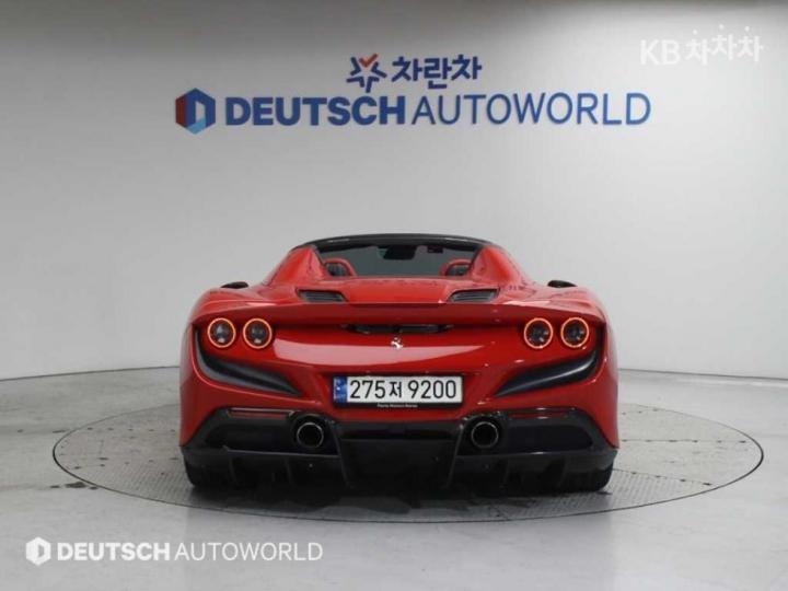 Ferrari F8 Spider 3.9 V8 5