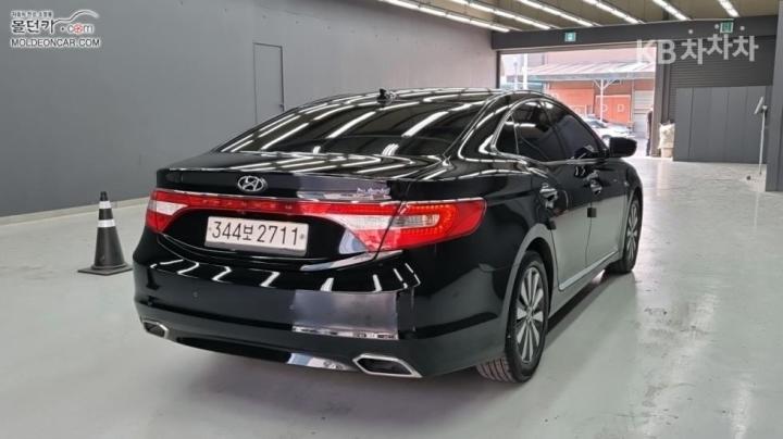 Hyundai Grandeur Hybrid Premium 3