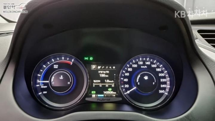 Hyundai Grandeur Hybrid Premium 6
