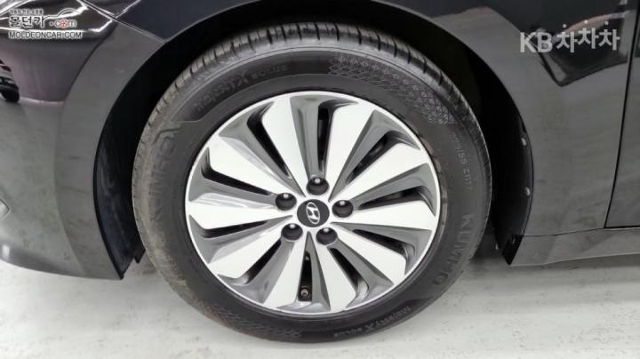 Hyundai Grandeur Hybrid Premium 7