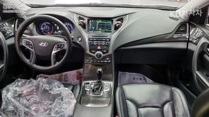 Hyundai Grandeur Hybrid Premium 8