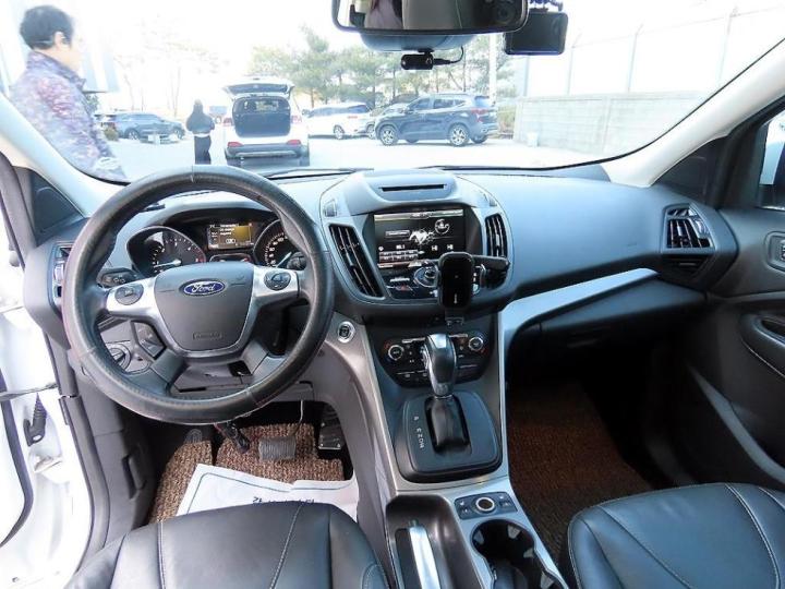 Ford Kuga 2.0 Trend 8