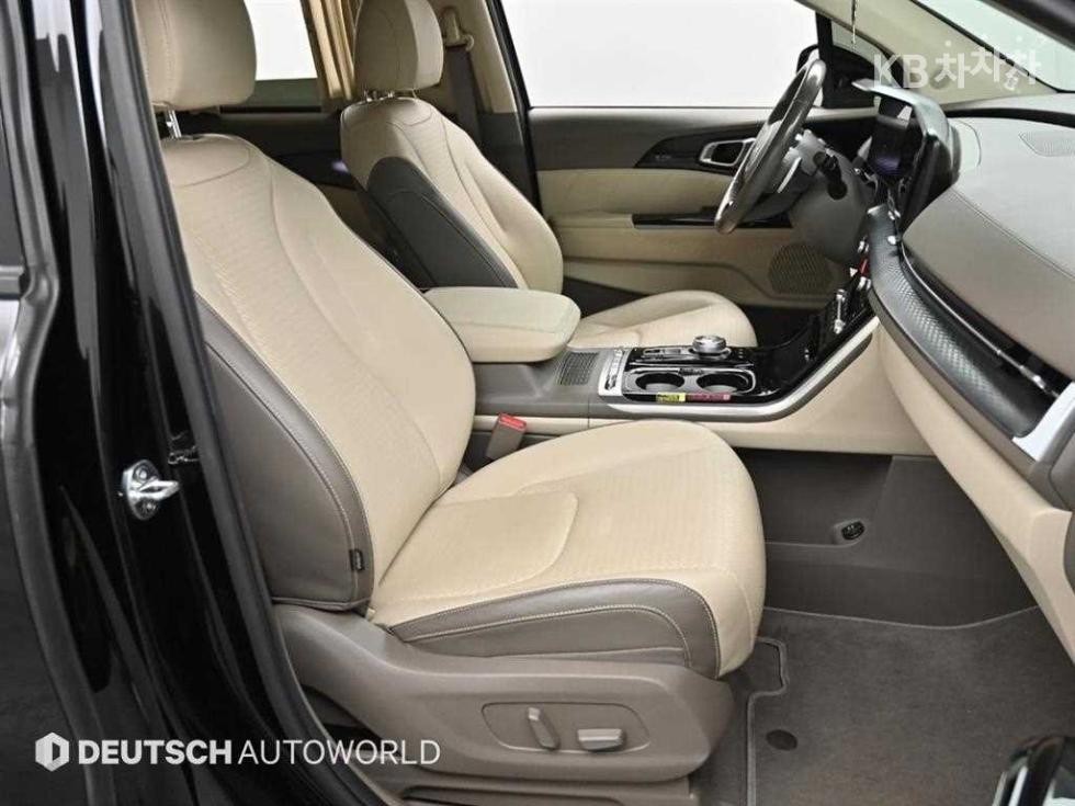 2023 - kia carnival