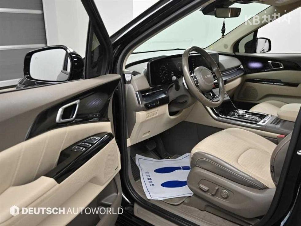 2023 - kia carnival