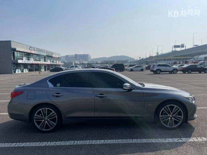 Infiniti Q50 2.2d Premium 4