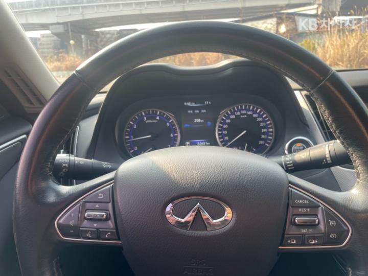 Infiniti Q50 2.2d Premium 9