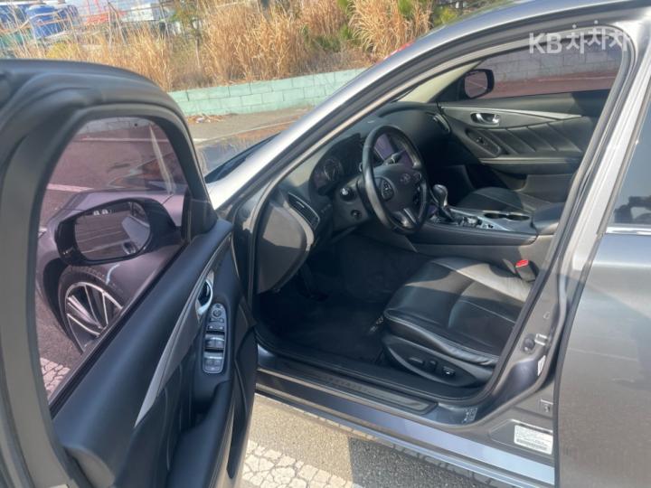 Infiniti Q50 2.2d Premium 10