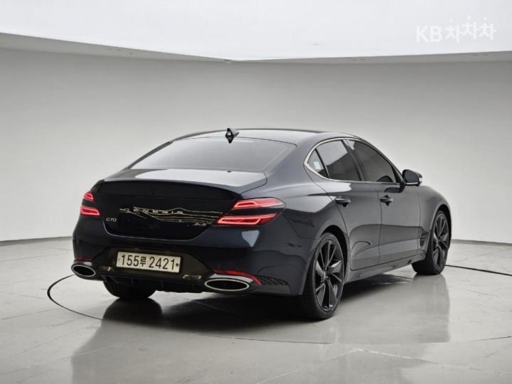 Genesis G70 2.0T 4WD Sport Package 4