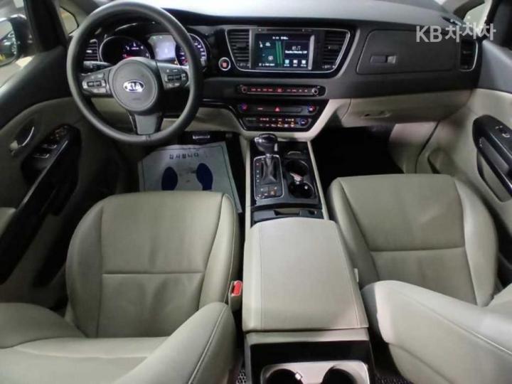 Kia Carnival 2.2 Diesel Prestige 7