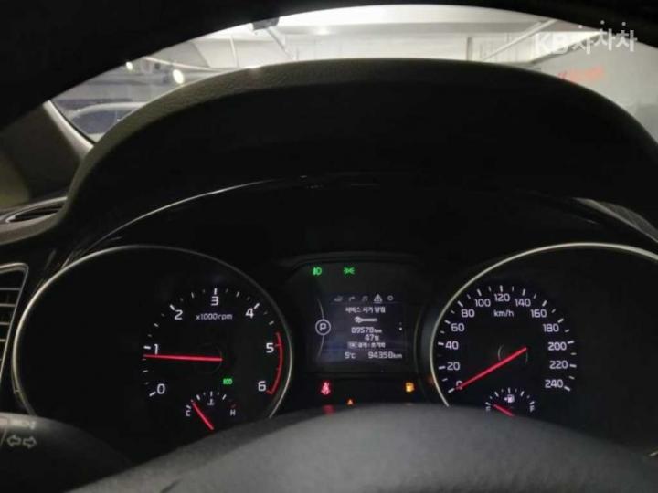 Kia Carnival 2.2 Diesel Prestige 9