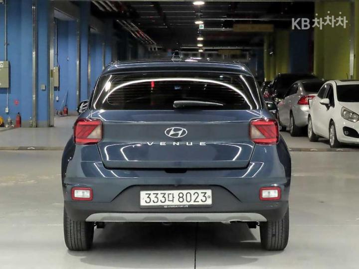 Hyundai Venue Gasoline 1.6 Modern 4