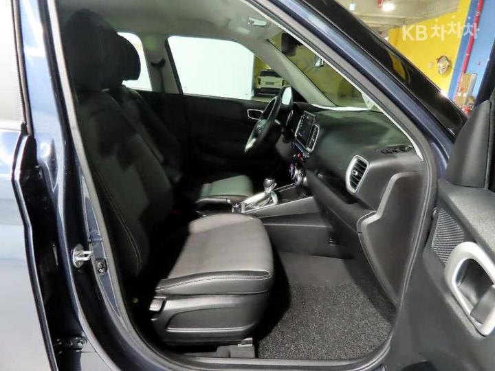 Hyundai Venue Gasoline 1.6 Modern 9