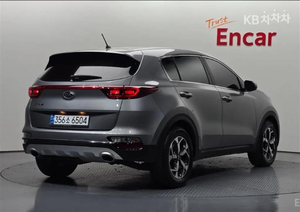 2021 - kia sportage