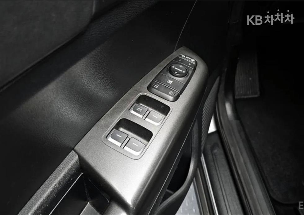2021 - kia sportage